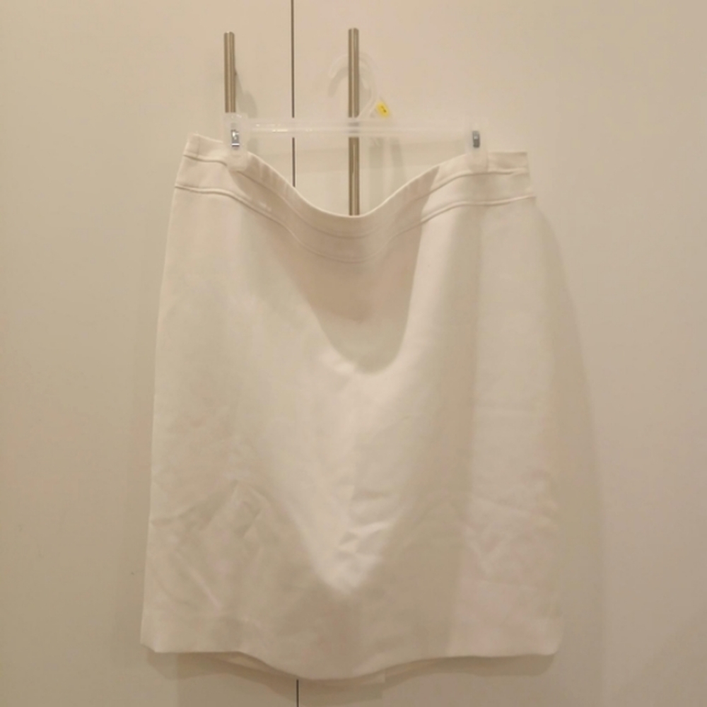 Laura Off-white Zippered Skirt
